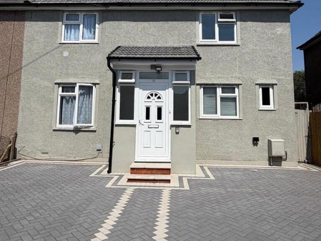 4 bedroom semi detached house to rent