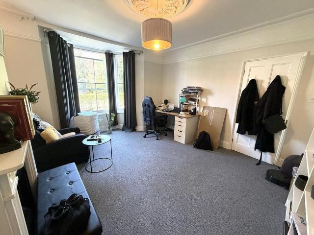 4 bedroom semi detached house to rent