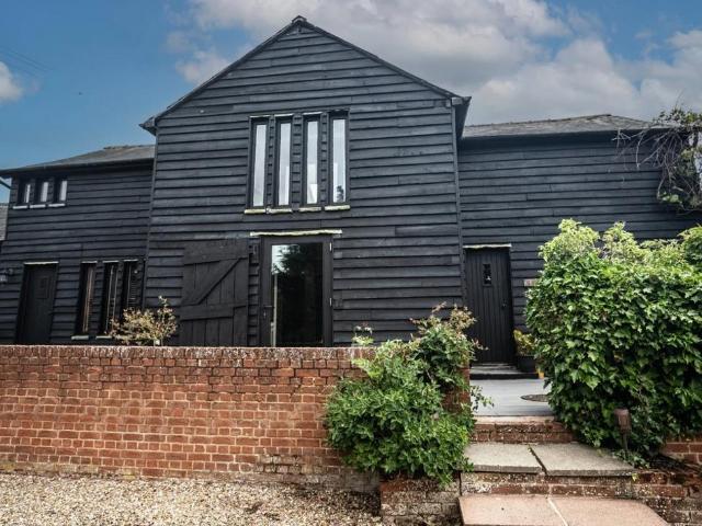4 bedroom semi detached house to rent