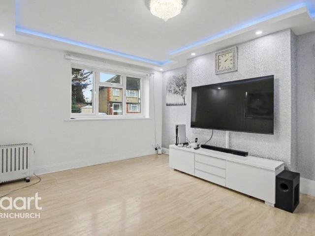 4 bedroom semi detached house to rent