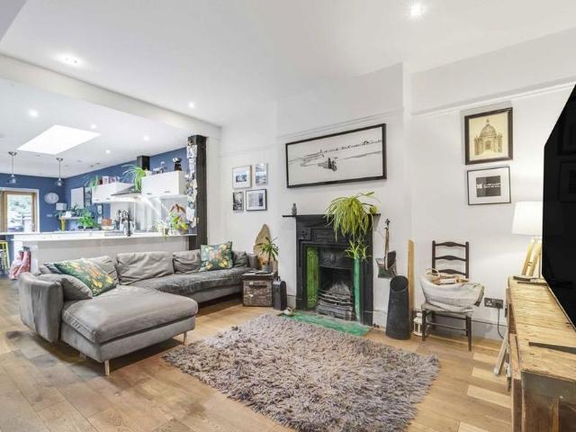 4 bedroom semi detached house to rent