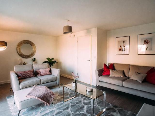 4 bedroom semi detached house to rent