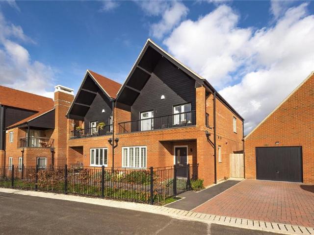 4 bedroom semi detached house to rent