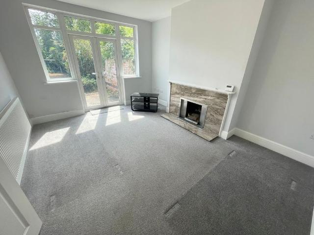 4 bedroom semi detached house to rent