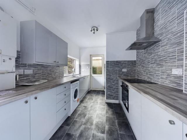 4 bedroom semi detached house to rent