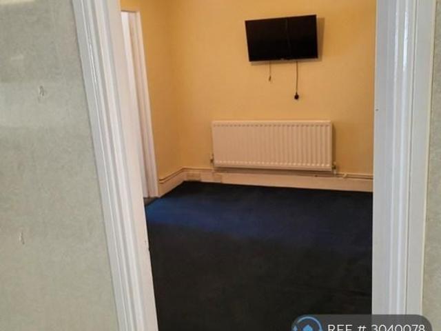 4 bedroom semi detached house to rent