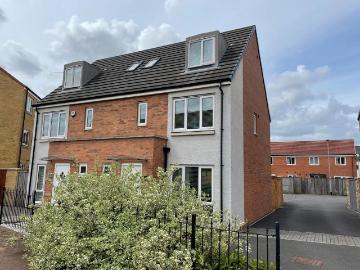 4 bedroom semi detached house to rent