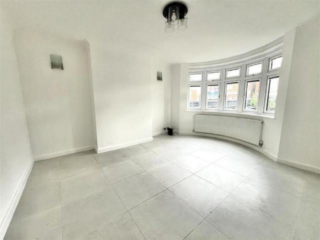 4 bedroom semi detached house to rent