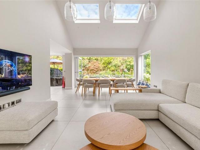 4 bedroom semi detached house to rent