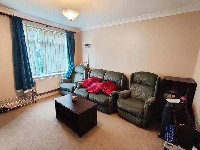 4 bedroom semi detached house to rent