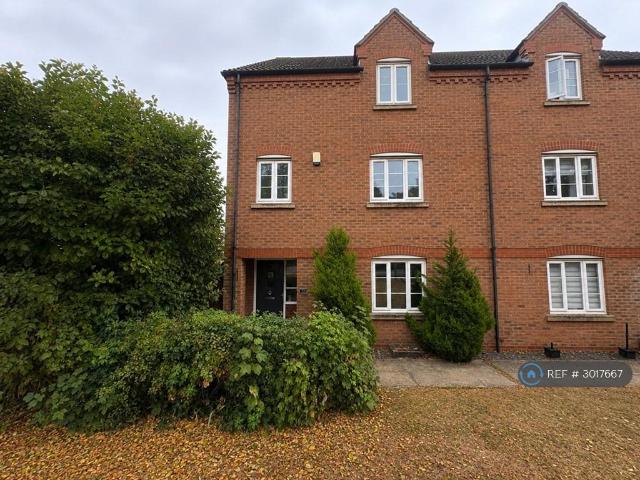 4 bedroom semi detached house to rent