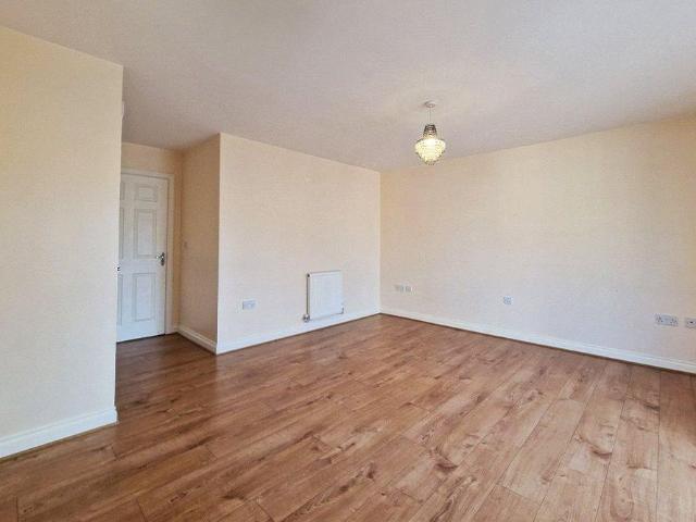 4 bedroom semi detached house to rent