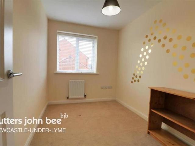 4 bedroom semi detached house to rent