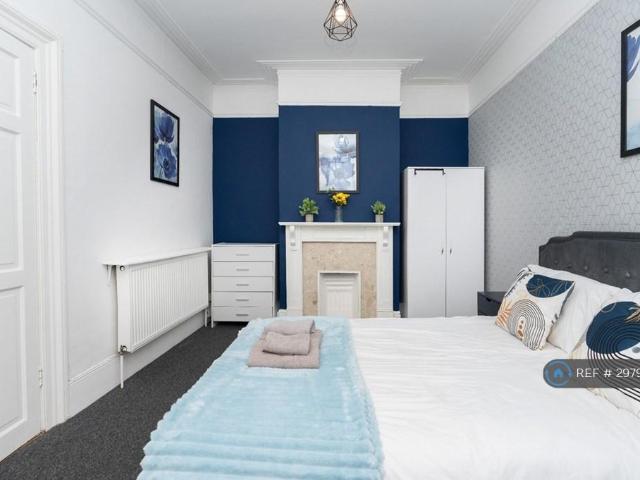 4 bedroom semi detached house to rent