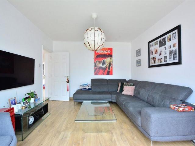 4 bedroom semi detached house to rent