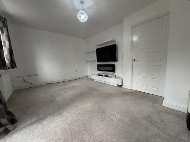 4 bedroom semi detached house to rent