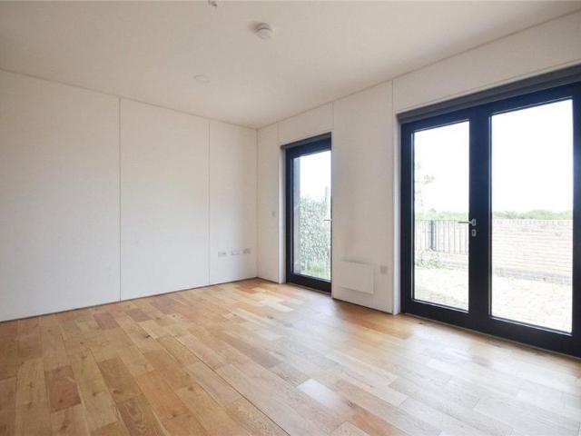 4 bedroom semi detached house to rent