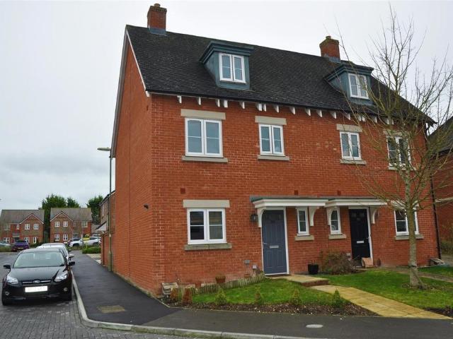 4 bedroom semi detached house to rent