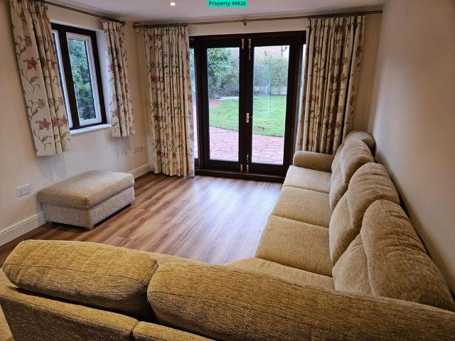 4 bedroom semi detached house to rent