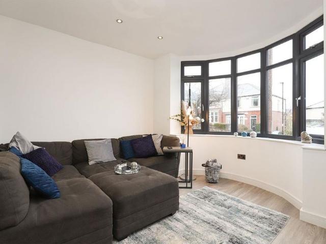 4 bedroom semi detached house to rent
