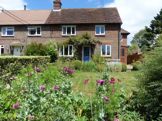 4 bedroom semi detached house to rent