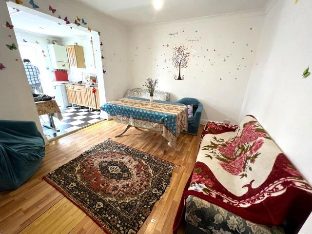 4 bedroom semi detached house to rent
