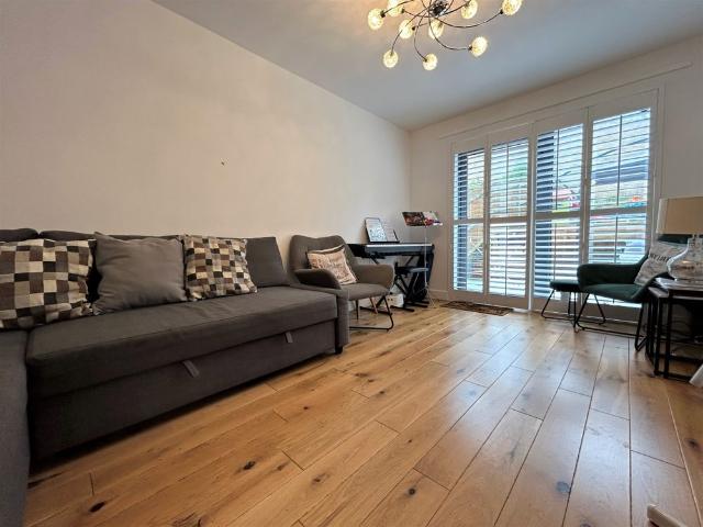 4 bedroom semi detached house to rent