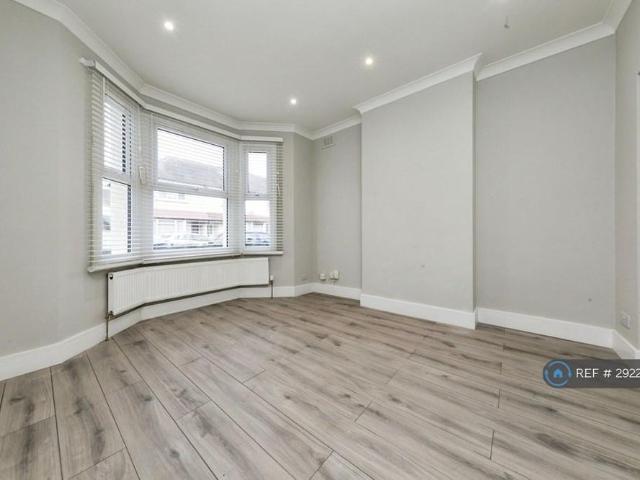 4 bedroom semi detached house to rent