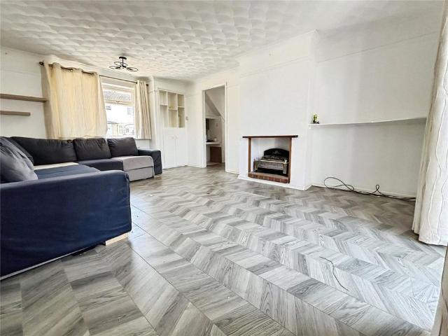 4 bedroom semi detached house to rent
