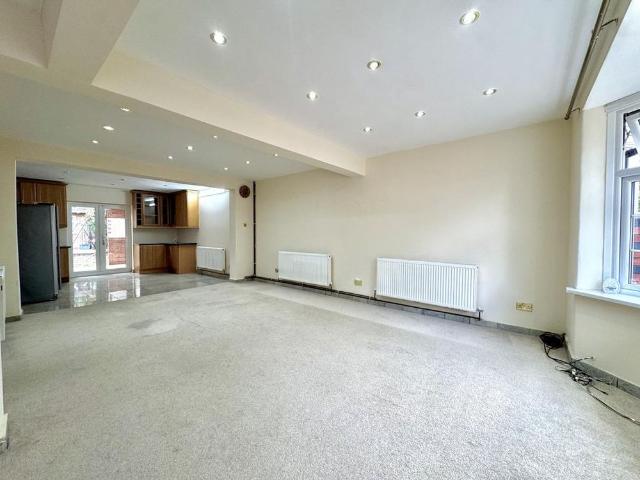 4 bedroom semi detached house to rent