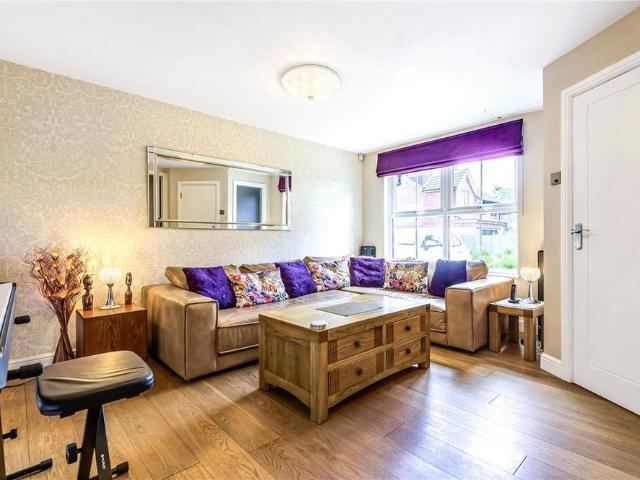 4 bedroom semi detached house to rent