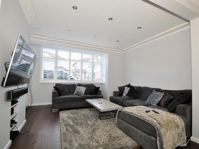 4 bedroom semi detached house to rent