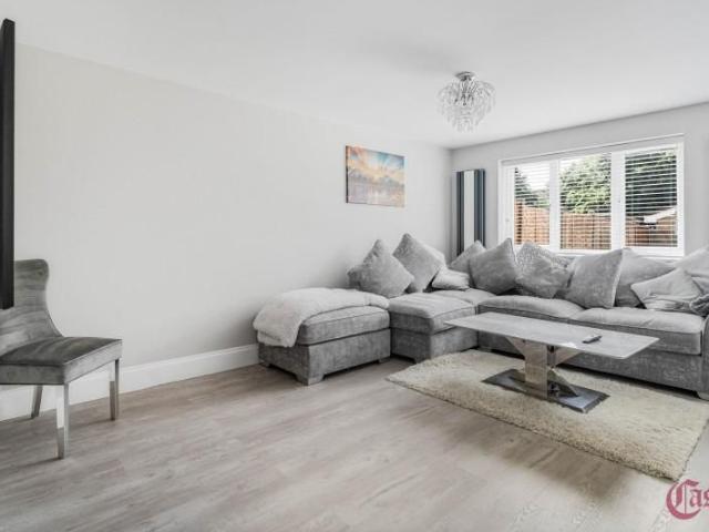 4 bedroom semi detached house to rent