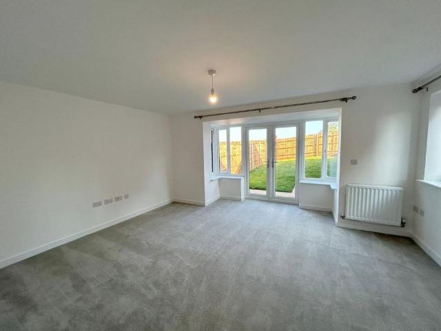 4 bedroom semi detached house to rent