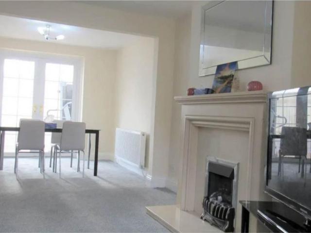 4 bedroom semi detached house to rent