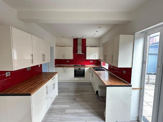 4 bedroom semi detached house to rent
