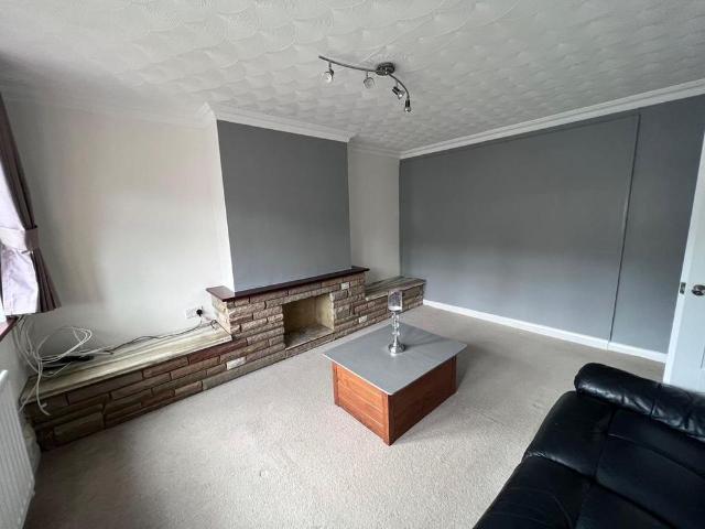 4 bedroom semi detached house to rent