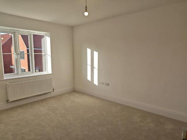 4 bedroom semi detached house to rent