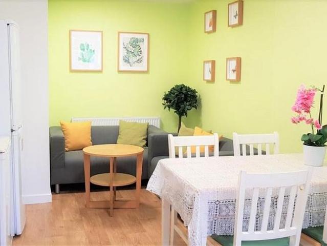 4 bedroom semi detached house to rent