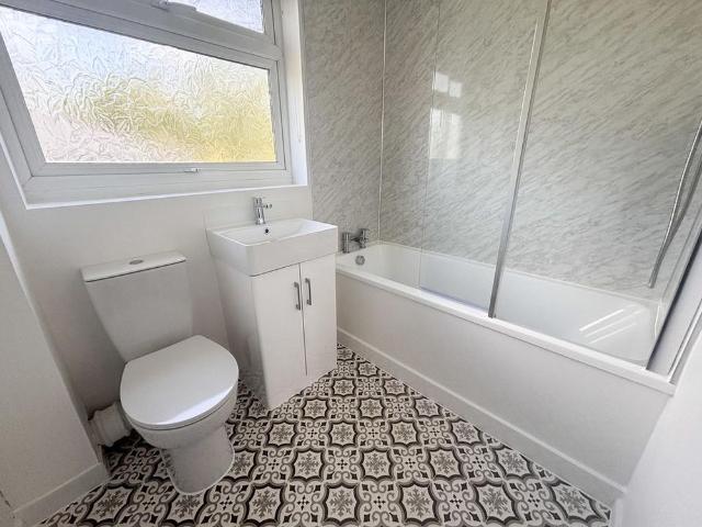 4 bedroom semi detached house to rent
