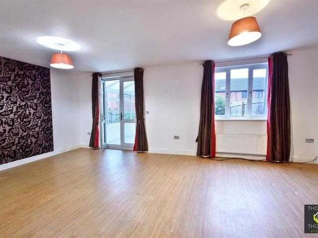 4 bedroom semi detached house to rent