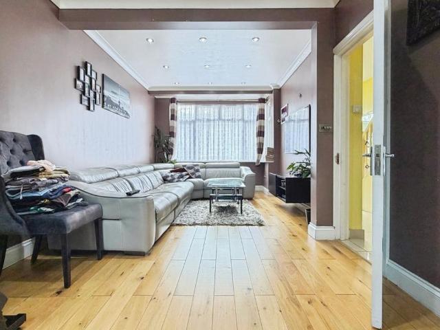 4 bedroom semi detached house to rent