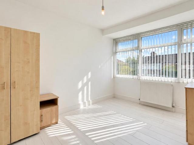 4 bedroom semi detached house to rent