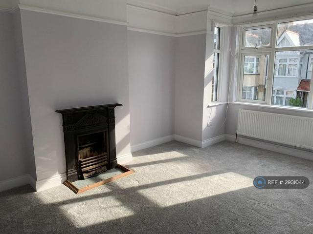 4 bedroom semi detached house to rent