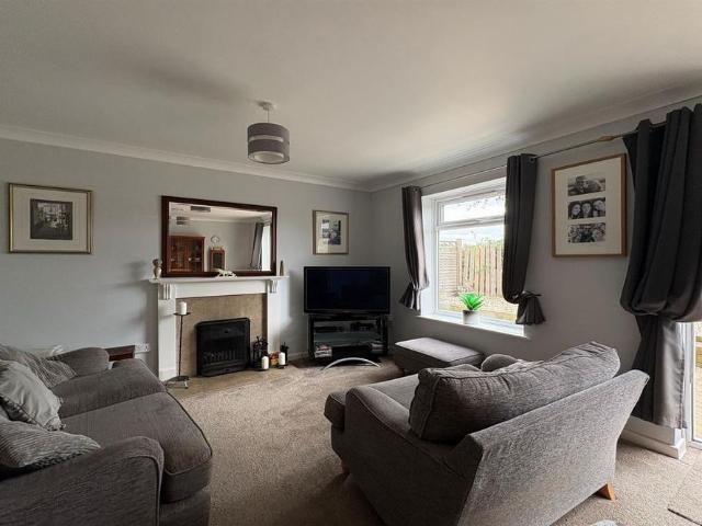 4 bedroom semi detached house to rent