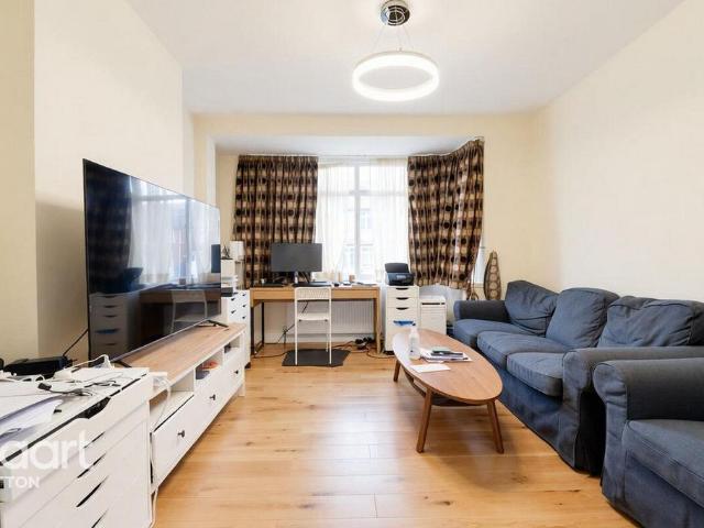 4 bedroom semi detached house to rent