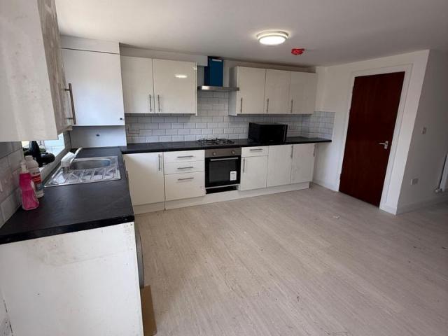 4 bedroom semi detached house to rent