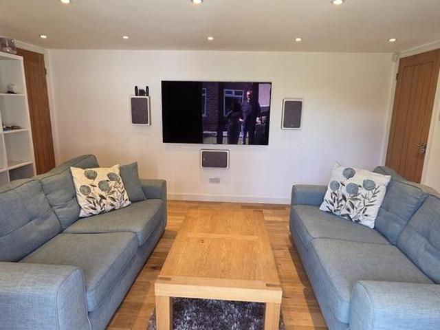 4 bedroom semi detached house to rent