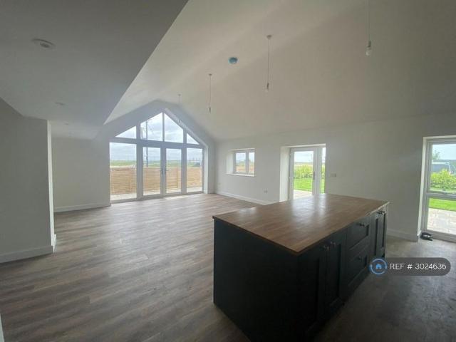 4 bedroom semi detached house to rent