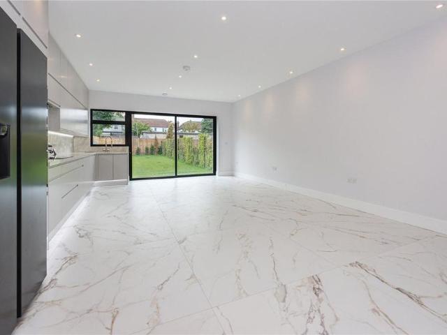4 bedroom semi detached house to rent